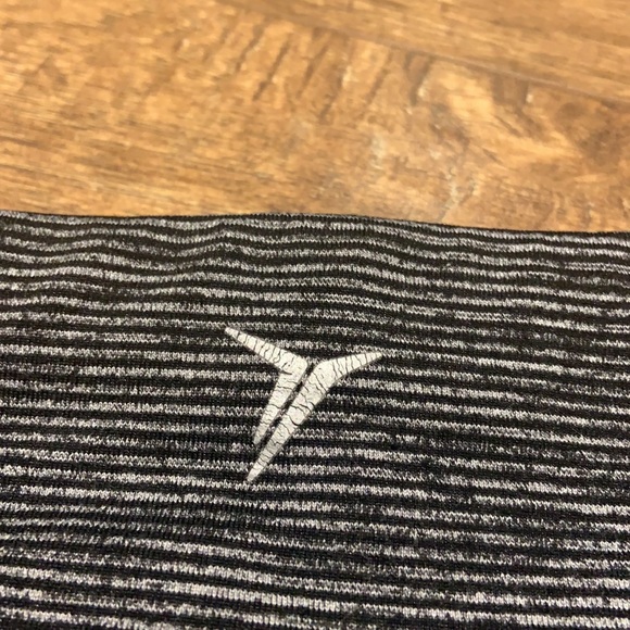 Old Navy workout capris - Picture 5 of 8